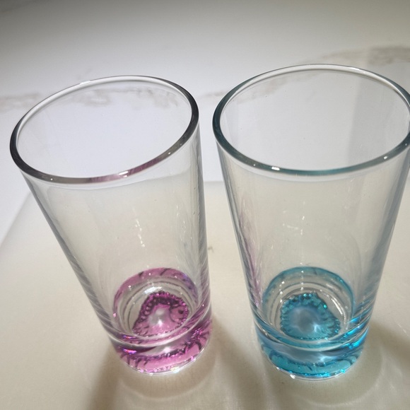 🥳🥳12OZ Clear Glass Cups, Set of 2, Pink/Blue Bottom - Picture 6 of 9